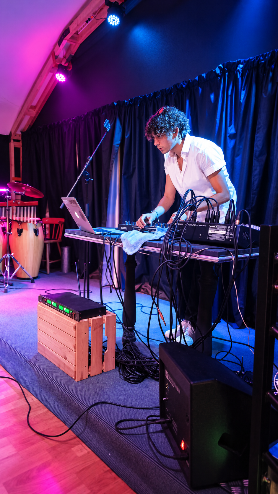 DJ